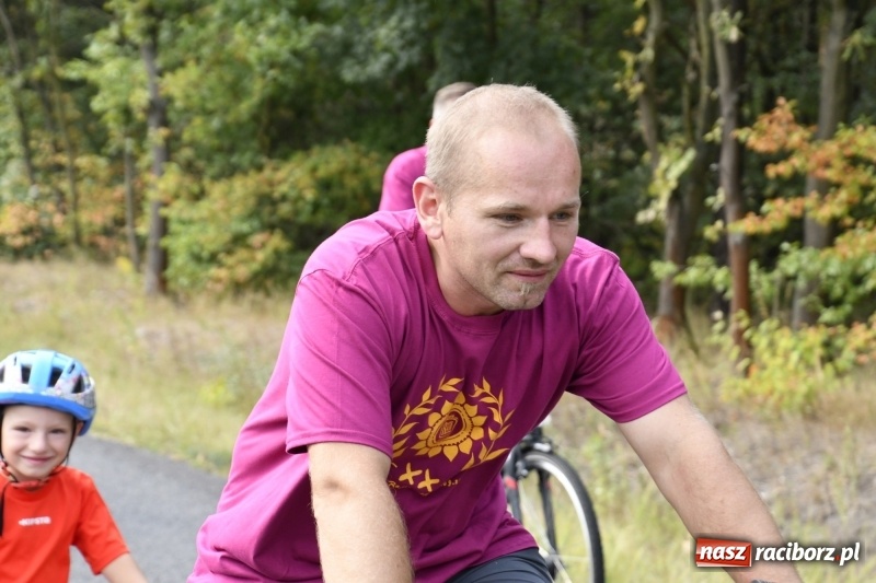 Zdjęcie w galerii na portalu naszraciborz.pl: Rodzinny Rajd Rowerowy na rozpoczęcie Dni Kuźni Raciborskiej wiadomości z regionu