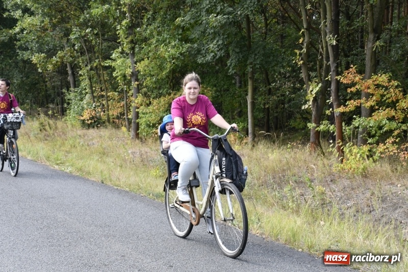Zdjęcie w galerii na portalu naszraciborz.pl: Rodzinny Rajd Rowerowy na rozpoczęcie Dni Kuźni Raciborskiej wiadomości z regionu