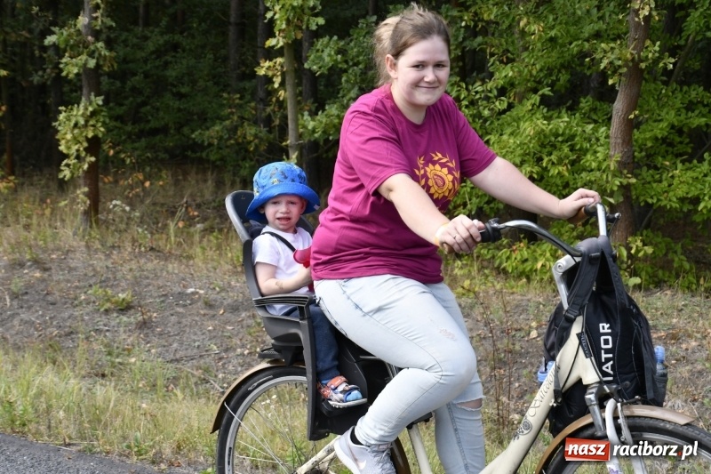 Zdjęcie w galerii na portalu naszraciborz.pl: Rodzinny Rajd Rowerowy na rozpoczęcie Dni Kuźni Raciborskiej wiadomości z regionu