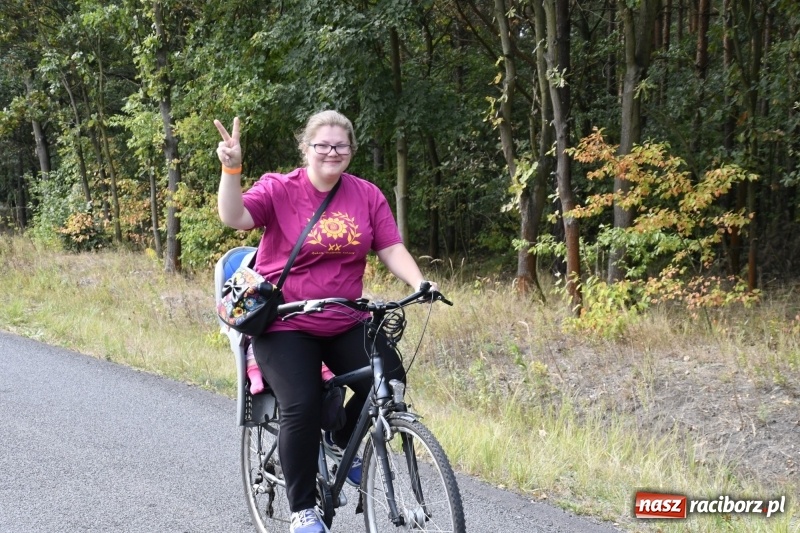 Zdjęcie w galerii na portalu naszraciborz.pl: Rodzinny Rajd Rowerowy na rozpoczęcie Dni Kuźni Raciborskiej wiadomości z regionu