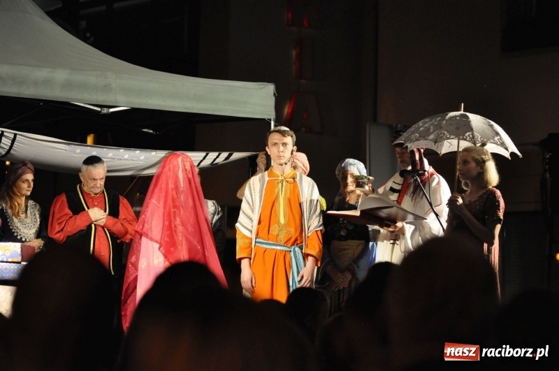 Zdjęcie w galerii na portalu naszraciborz.pl: FRU Racibórz 2018. Premiera Wesela Żydowskiego FOTO i WIDEO wiadomości z regionu