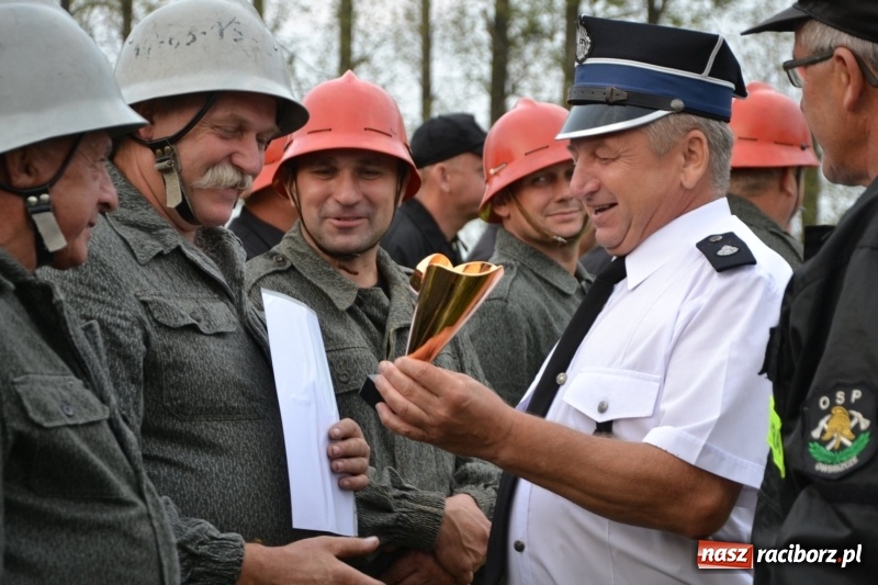 Zdjęcie w galerii na portalu naszraciborz.pl: Oldboje z Rudyszwałdu jak młodzieniaszki. Zdobyli Puchar Prezesa OSP Owsiszcze ze świetnym czasem wiadomości z regionu