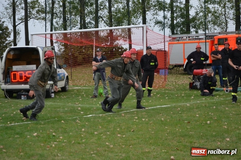 Zdjęcie w galerii na portalu naszraciborz.pl: Oldboje z Rudyszwałdu jak młodzieniaszki. Zdobyli Puchar Prezesa OSP Owsiszcze ze świetnym czasem wiadomości z regionu