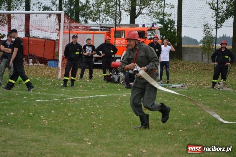 Zdjęcie w galerii na portalu naszraciborz.pl: Oldboje z Rudyszwałdu jak młodzieniaszki. Zdobyli Puchar Prezesa OSP Owsiszcze ze świetnym czasem wiadomości z regionu