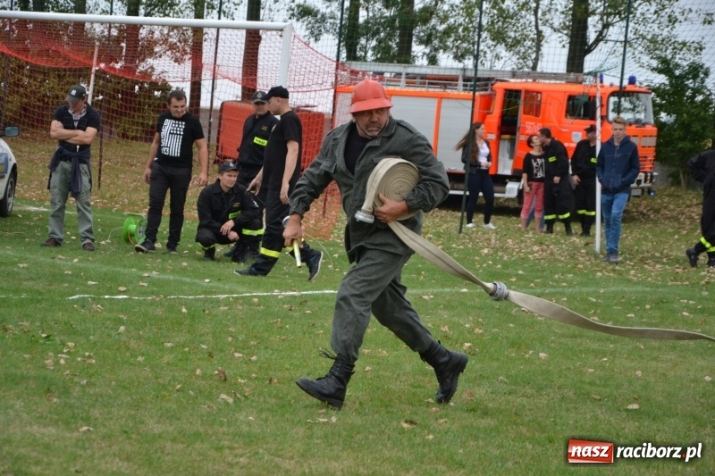 Zdjęcie w galerii na portalu naszraciborz.pl: Oldboje z Rudyszwałdu jak młodzieniaszki. Zdobyli Puchar Prezesa OSP Owsiszcze ze świetnym czasem wiadomości z regionu