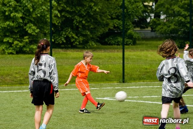 Zdjęcie w galerii na portalu naszraciborz.pl: Mini Liga Trampkarzy na Orliku wiadomości z regionu