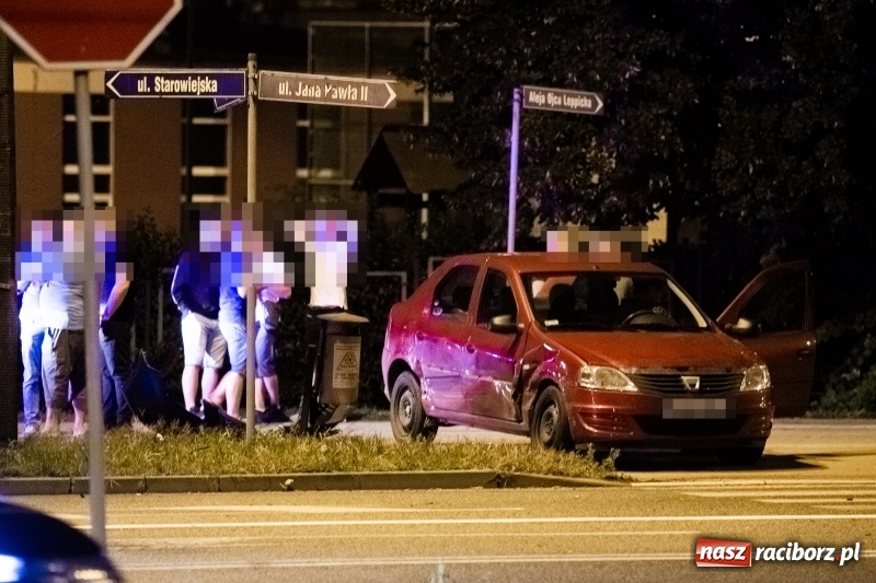 Zdjęcie w galerii na portalu naszraciborz.pl: Zderzenie dacii i mazdy na Starowiejskiej  wiadomości z regionu