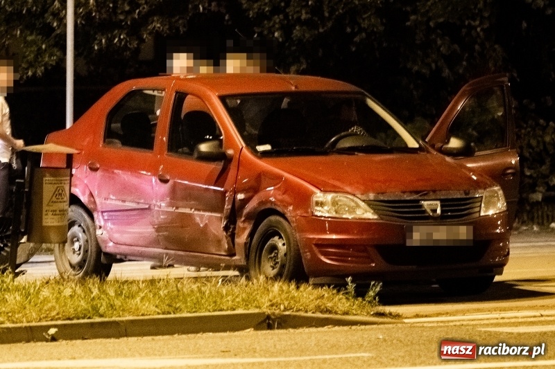 Zdjęcie w galerii na portalu naszraciborz.pl: Zderzenie dacii i mazdy na Starowiejskiej  wiadomości z regionu