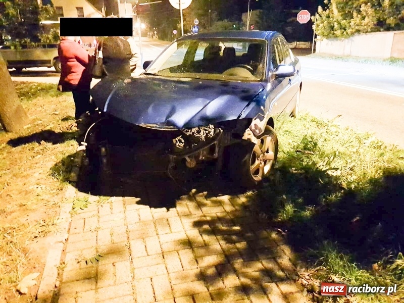 Zdjęcie w galerii na portalu naszraciborz.pl: Zderzenie dacii i mazdy na Starowiejskiej  wiadomości z regionu