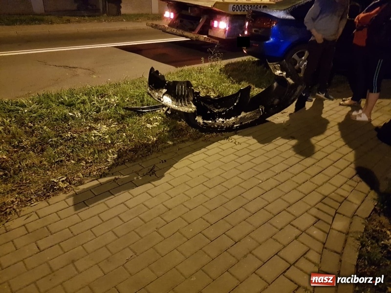 Zdjęcie w galerii na portalu naszraciborz.pl: Zderzenie dacii i mazdy na Starowiejskiej  wiadomości z regionu