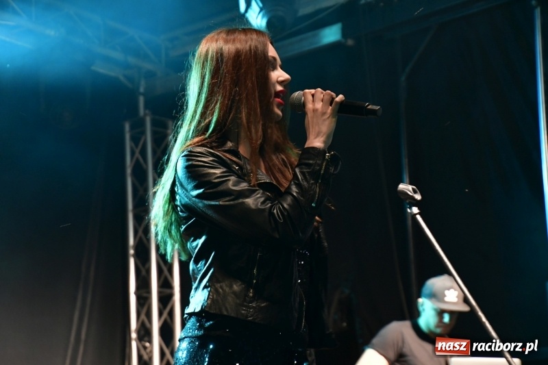 Zdjęcie w galerii na portalu naszraciborz.pl: Monika Lewczuk na Dniach Kuźni Raciborskiej FOTO i VIDEO wiadomości z regionu