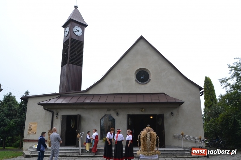 Zdjęcie w galerii na portalu naszraciborz.pl: W Chałupkach rolników mają mało, ale za plony zawsze dziękują  wiadomości z regionu