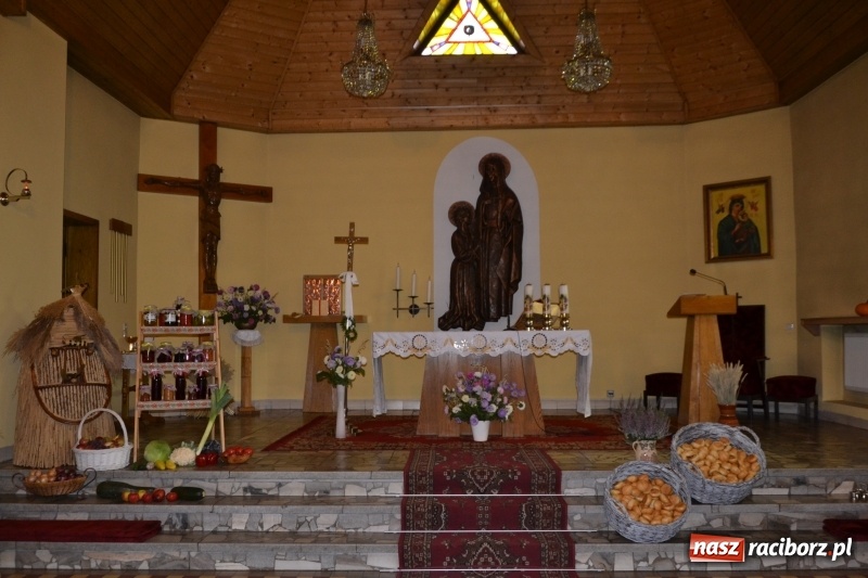 Zdjęcie w galerii na portalu naszraciborz.pl: W Chałupkach rolników mają mało, ale za plony zawsze dziękują  wiadomości z regionu