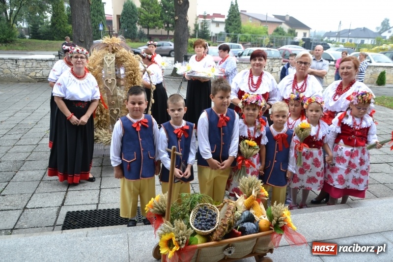 Zdjęcie w galerii na portalu naszraciborz.pl: W Chałupkach rolników mają mało, ale za plony zawsze dziękują  wiadomości z regionu