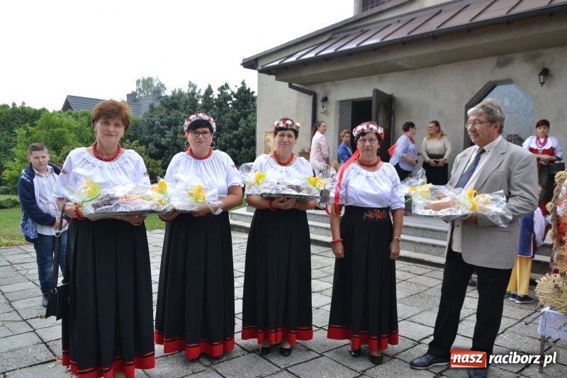 Zdjęcie w galerii na portalu naszraciborz.pl: W Chałupkach rolników mają mało, ale za plony zawsze dziękują  wiadomości z regionu