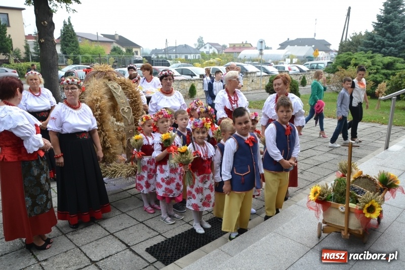 Zdjęcie w galerii na portalu naszraciborz.pl: W Chałupkach rolników mają mało, ale za plony zawsze dziękują  wiadomości z regionu