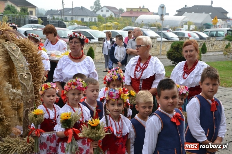Zdjęcie w galerii na portalu naszraciborz.pl: W Chałupkach rolników mają mało, ale za plony zawsze dziękują  wiadomości z regionu