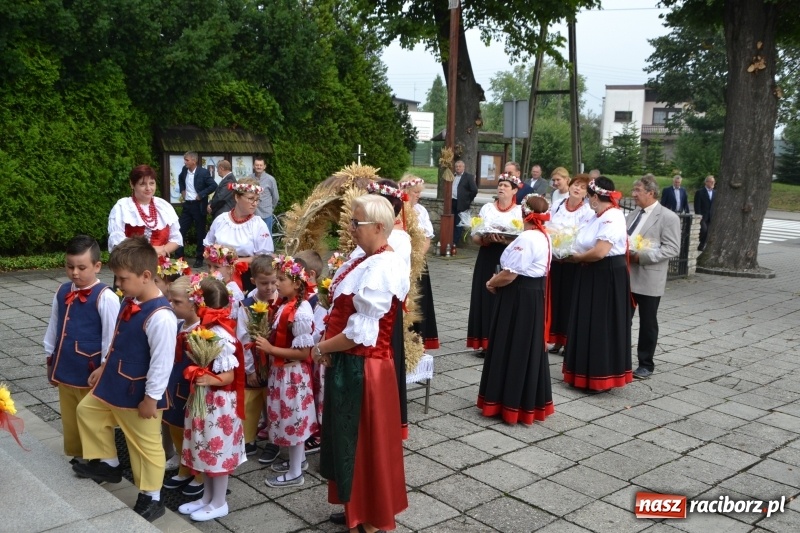 Zdjęcie w galerii na portalu naszraciborz.pl: W Chałupkach rolników mają mało, ale za plony zawsze dziękują  wiadomości z regionu
