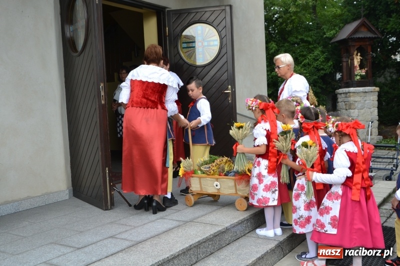 Zdjęcie w galerii na portalu naszraciborz.pl: W Chałupkach rolników mają mało, ale za plony zawsze dziękują  wiadomości z regionu