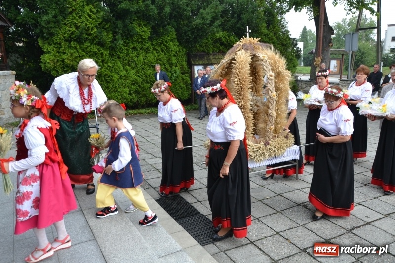 Zdjęcie w galerii na portalu naszraciborz.pl: W Chałupkach rolników mają mało, ale za plony zawsze dziękują  wiadomości z regionu