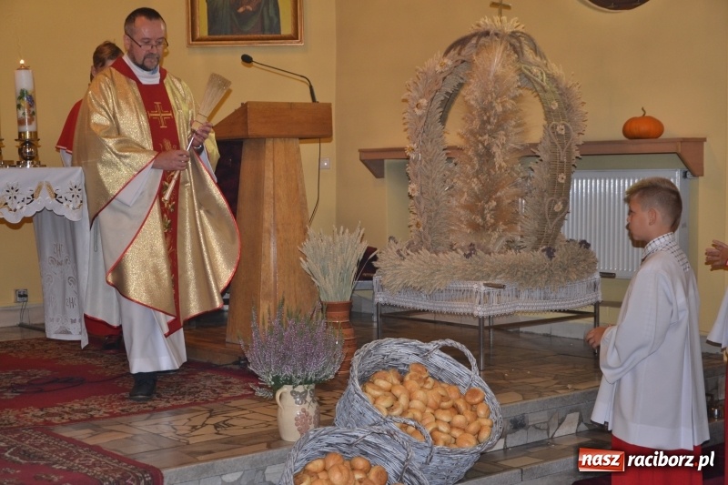 Zdjęcie w galerii na portalu naszraciborz.pl: W Chałupkach rolników mają mało, ale za plony zawsze dziękują  wiadomości z regionu