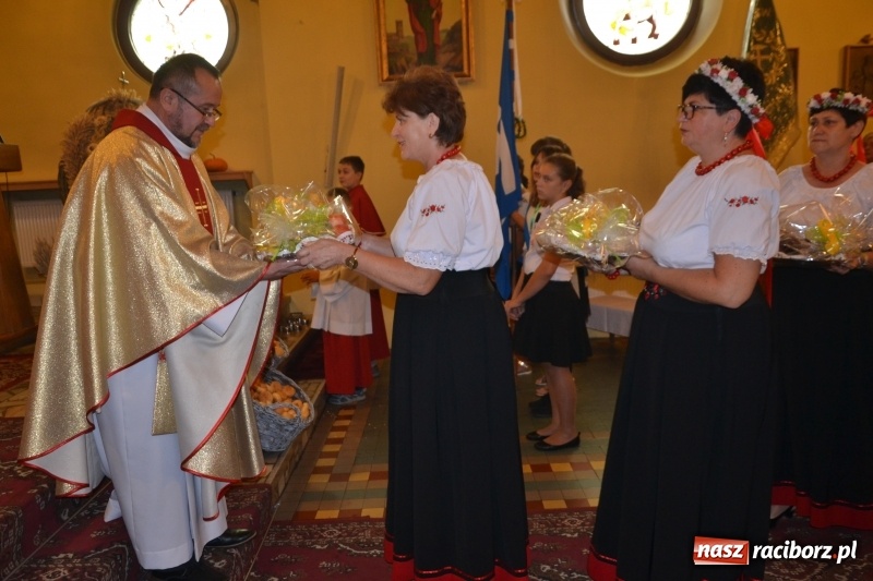 Zdjęcie w galerii na portalu naszraciborz.pl: W Chałupkach rolników mają mało, ale za plony zawsze dziękują  wiadomości z regionu
