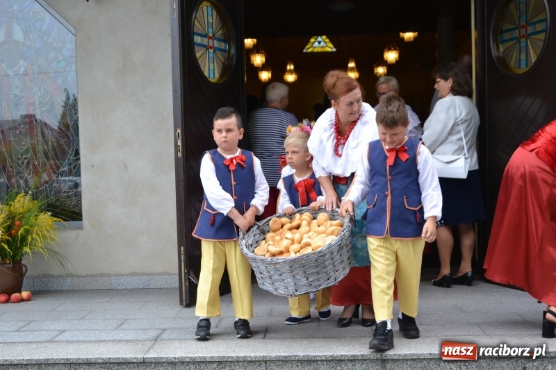 Zdjęcie w galerii na portalu naszraciborz.pl: W Chałupkach rolników mają mało, ale za plony zawsze dziękują  wiadomości z regionu