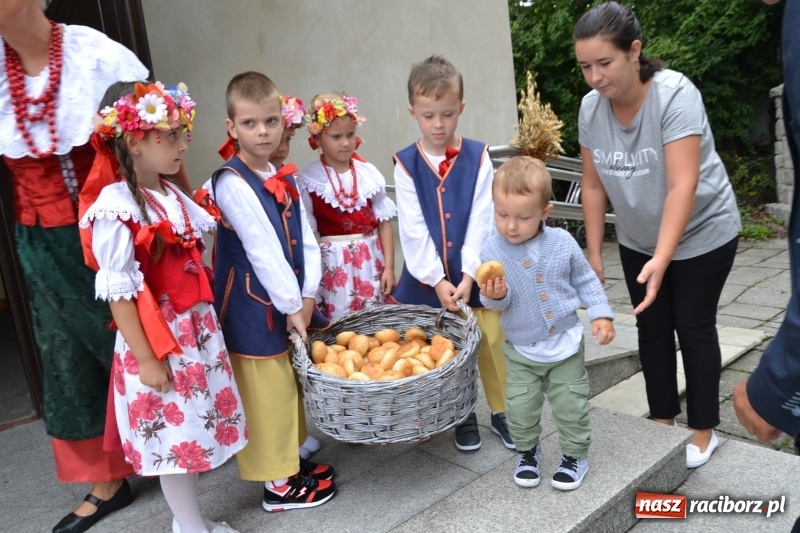 Zdjęcie w galerii na portalu naszraciborz.pl: W Chałupkach rolników mają mało, ale za plony zawsze dziękują  wiadomości z regionu