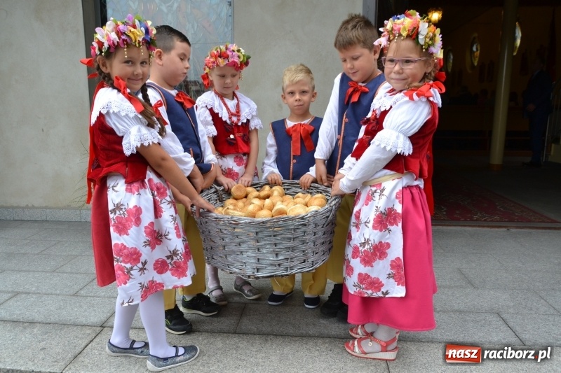Zdjęcie w galerii na portalu naszraciborz.pl: W Chałupkach rolników mają mało, ale za plony zawsze dziękują  wiadomości z regionu