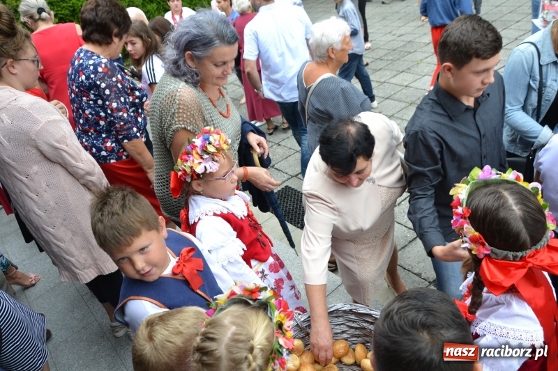 Zdjęcie w galerii na portalu naszraciborz.pl: W Chałupkach rolników mają mało, ale za plony zawsze dziękują  wiadomości z regionu