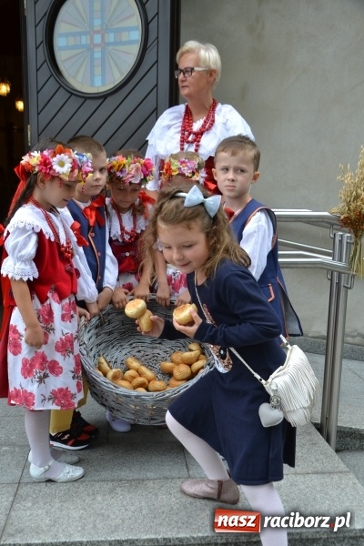 Zdjęcie w galerii na portalu naszraciborz.pl: W Chałupkach rolników mają mało, ale za plony zawsze dziękują  wiadomości z regionu