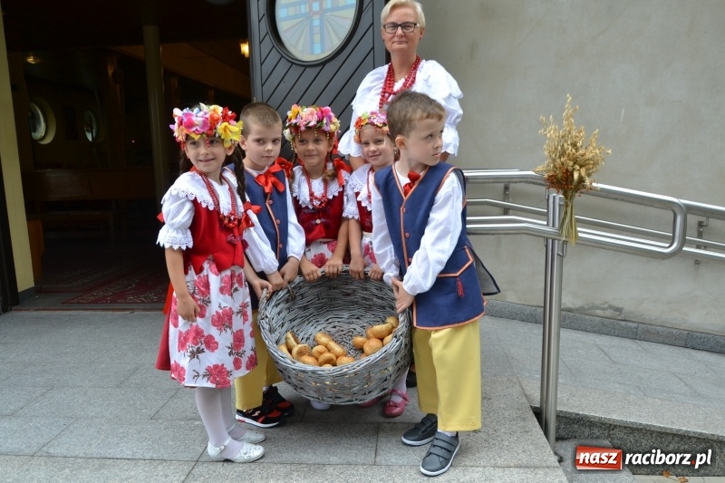 Zdjęcie w galerii na portalu naszraciborz.pl: W Chałupkach rolników mają mało, ale za plony zawsze dziękują  wiadomości z regionu