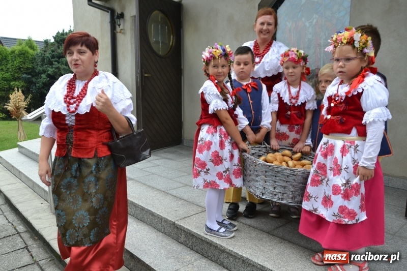 Zdjęcie w galerii na portalu naszraciborz.pl: W Chałupkach rolników mają mało, ale za plony zawsze dziękują  wiadomości z regionu