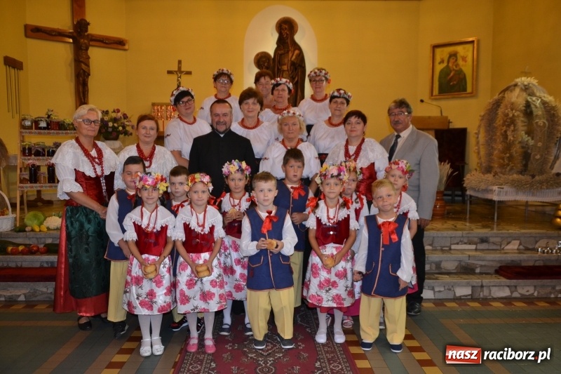 Zdjęcie w galerii na portalu naszraciborz.pl: W Chałupkach rolników mają mało, ale za plony zawsze dziękują  wiadomości z regionu