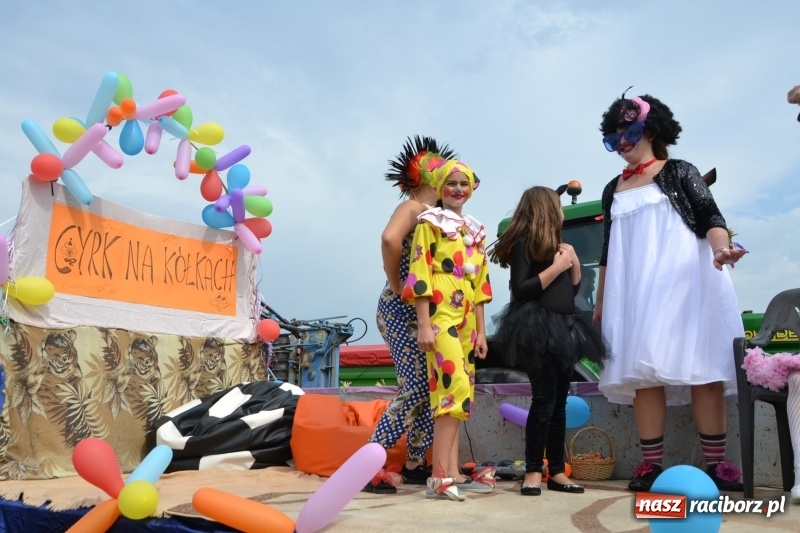 Zdjęcie w galerii na portalu naszraciborz.pl: Kolorowo i cyrkowo na dożynkach w Rudyszwałdzie  wiadomości z regionu