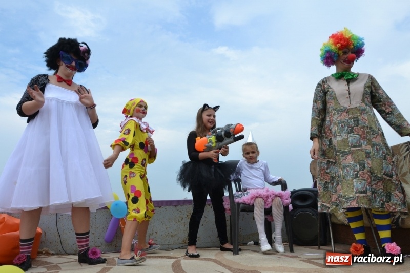 Zdjęcie w galerii na portalu naszraciborz.pl: Kolorowo i cyrkowo na dożynkach w Rudyszwałdzie  wiadomości z regionu