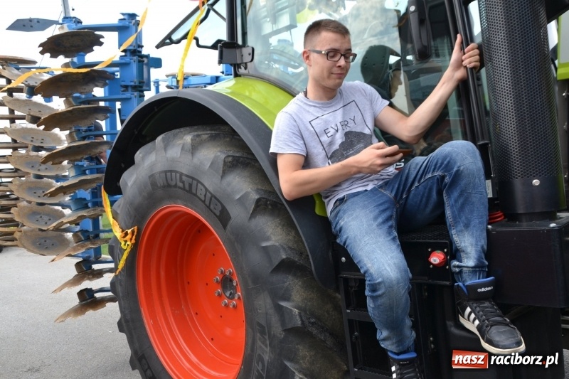Zdjęcie w galerii na portalu naszraciborz.pl: Kolorowo i cyrkowo na dożynkach w Rudyszwałdzie  wiadomości z regionu