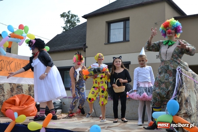 Zdjęcie w galerii na portalu naszraciborz.pl: Kolorowo i cyrkowo na dożynkach w Rudyszwałdzie  wiadomości z regionu