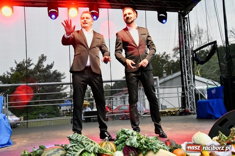 Zdjęcie w galerii na portalu naszraciborz.pl: Kabaret Młodych Panów na finał Dni Kuźni Raciborskiej wiadomości z regionu