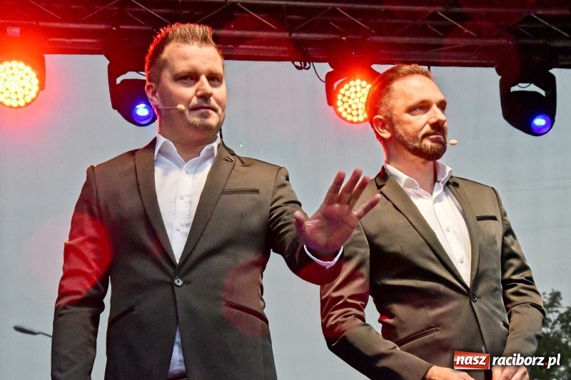 Zdjęcie w galerii na portalu naszraciborz.pl: Kabaret Młodych Panów na finał Dni Kuźni Raciborskiej wiadomości z regionu