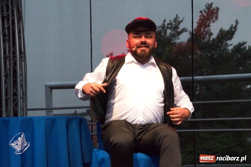Zdjęcie w galerii na portalu naszraciborz.pl: Kabaret Młodych Panów na finał Dni Kuźni Raciborskiej wiadomości z regionu