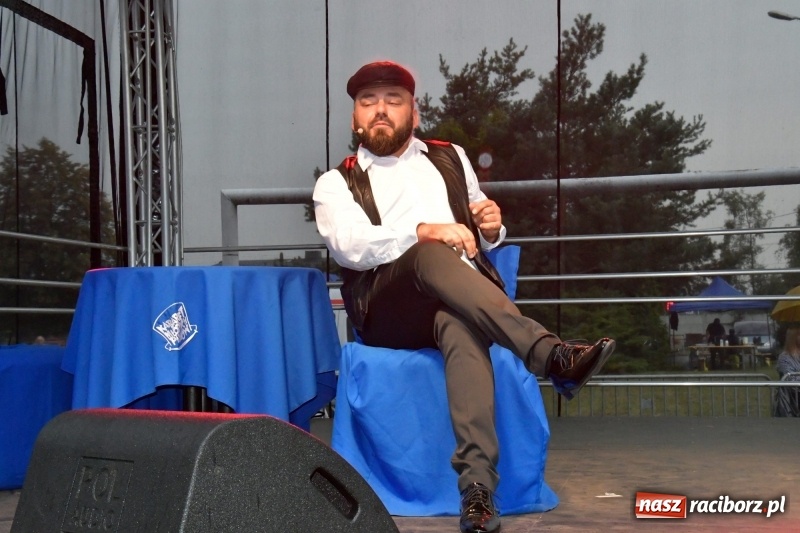 Zdjęcie w galerii na portalu naszraciborz.pl: Kabaret Młodych Panów na finał Dni Kuźni Raciborskiej wiadomości z regionu