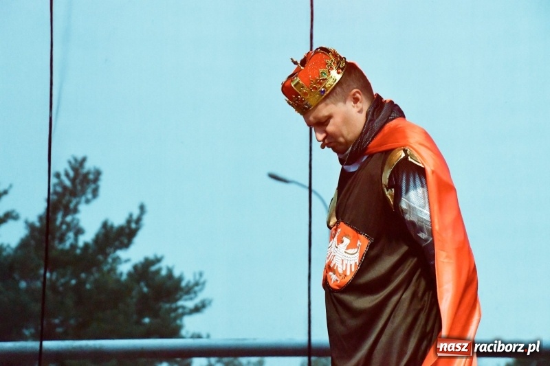 Zdjęcie w galerii na portalu naszraciborz.pl: Kabaret Młodych Panów na finał Dni Kuźni Raciborskiej wiadomości z regionu