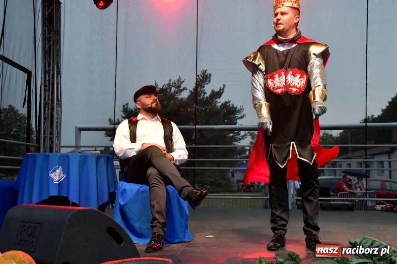 Zdjęcie w galerii na portalu naszraciborz.pl: Kabaret Młodych Panów na finał Dni Kuźni Raciborskiej wiadomości z regionu