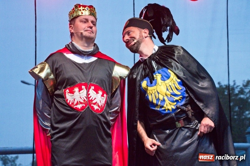 Zdjęcie w galerii na portalu naszraciborz.pl: Kabaret Młodych Panów na finał Dni Kuźni Raciborskiej wiadomości z regionu