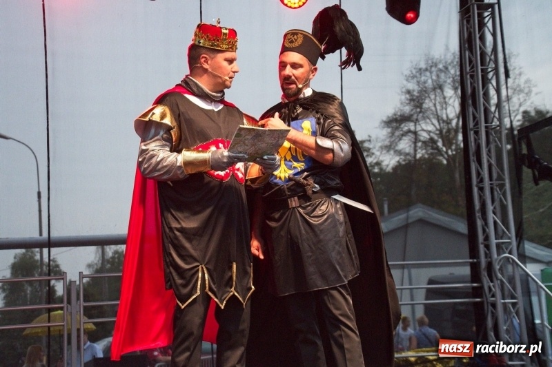 Zdjęcie w galerii na portalu naszraciborz.pl: Kabaret Młodych Panów na finał Dni Kuźni Raciborskiej wiadomości z regionu