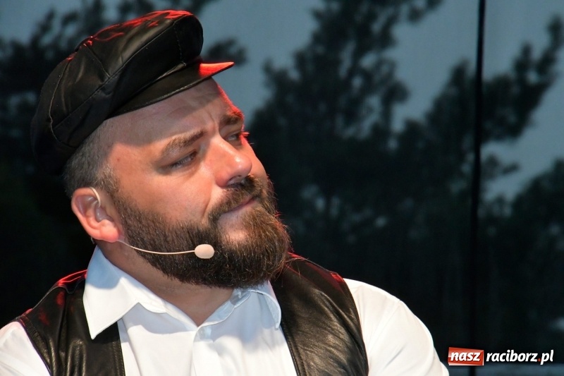 Zdjęcie w galerii na portalu naszraciborz.pl: Kabaret Młodych Panów na finał Dni Kuźni Raciborskiej wiadomości z regionu