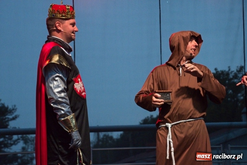 Zdjęcie w galerii na portalu naszraciborz.pl: Kabaret Młodych Panów na finał Dni Kuźni Raciborskiej wiadomości z regionu