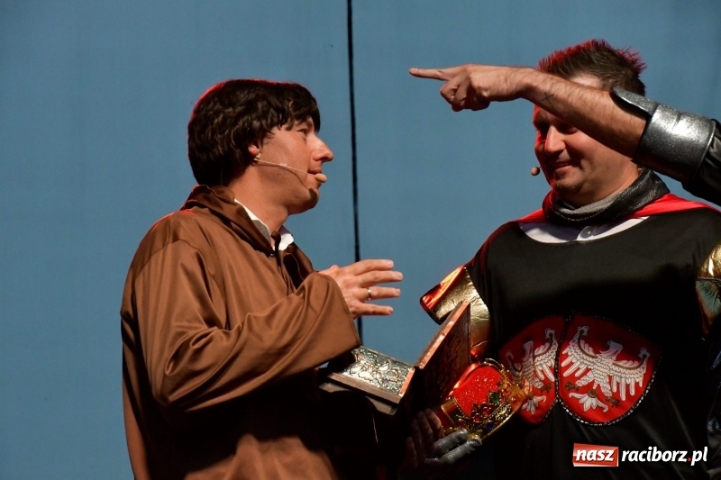 Zdjęcie w galerii na portalu naszraciborz.pl: Kabaret Młodych Panów na finał Dni Kuźni Raciborskiej wiadomości z regionu