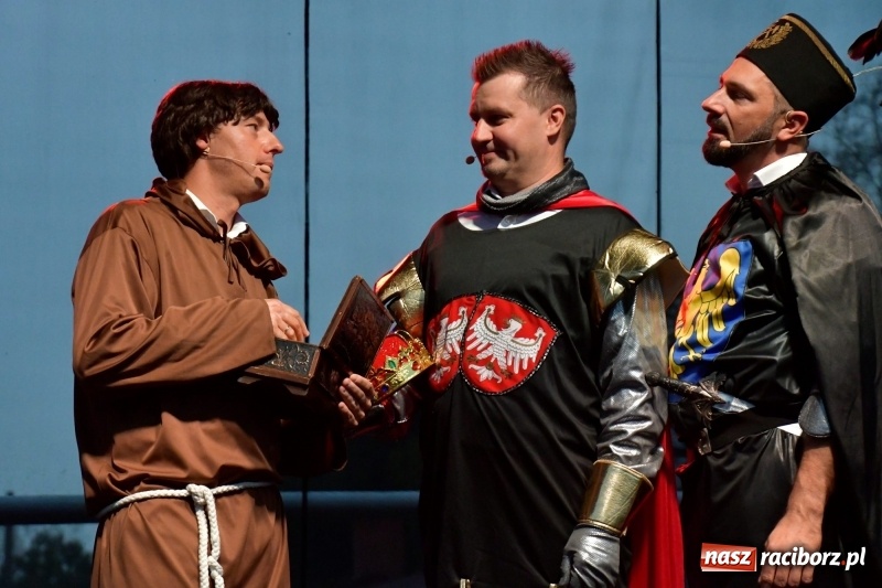 Zdjęcie w galerii na portalu naszraciborz.pl: Kabaret Młodych Panów na finał Dni Kuźni Raciborskiej wiadomości z regionu